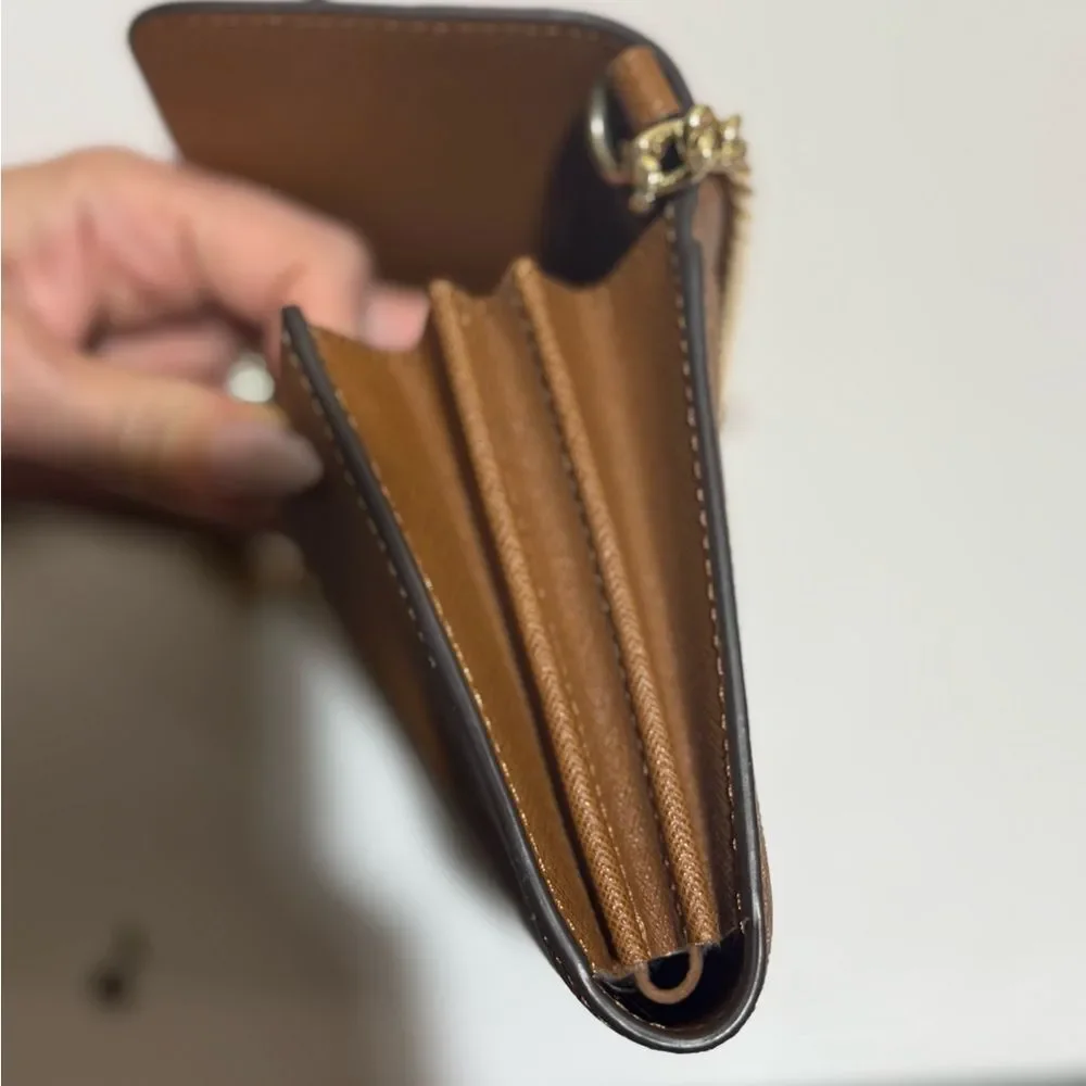 Michael Kors Jet Set Large
Phone Crossbody - Picture 7 of 9